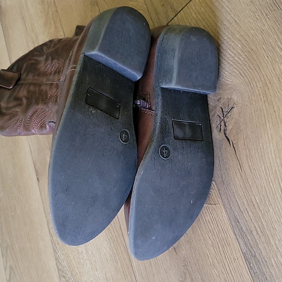 Western style brown boots - Picture 10 of 10